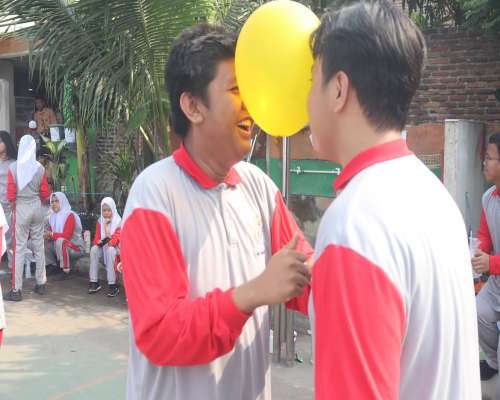 Lomba Joget Balon