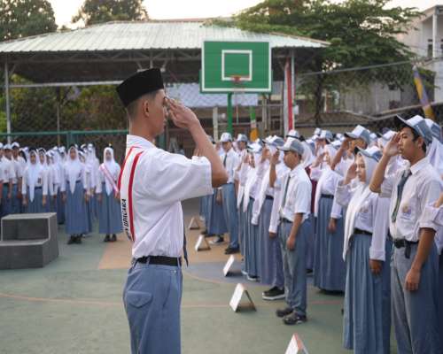 foto anak upacara