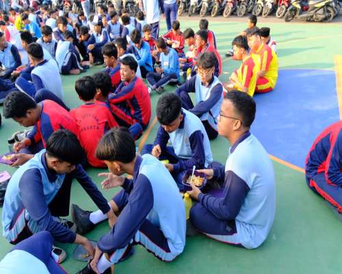 Senam bersama bagi murid baru